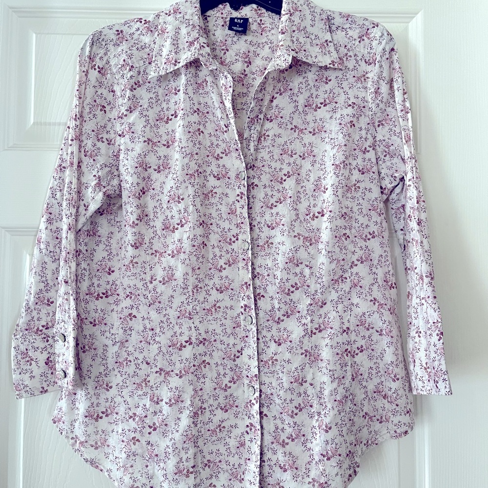 Gap 3/4 sleeve buttoned down top purple